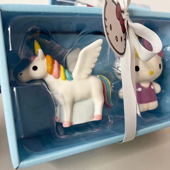 Hello Kitty Blue Sky Unicorn Salt & Pepper Shakers - Picture 4 of 7